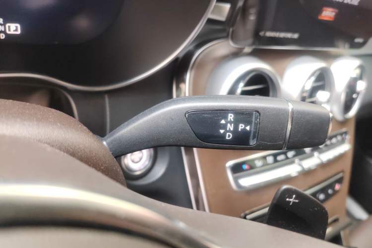 Used Mercedes-Benz GLC 2022 Second Facelift GLC 260 L 4MATIC Luxury Edition Gear Lever