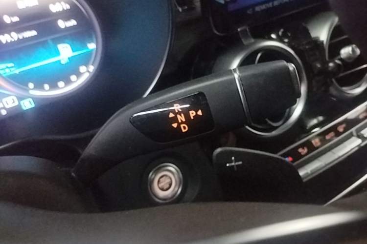 Used Mercedes-Benz GLC 2022 Second Facelift GLC 260 L 4MATIC Dynamic Edition Gear Lever