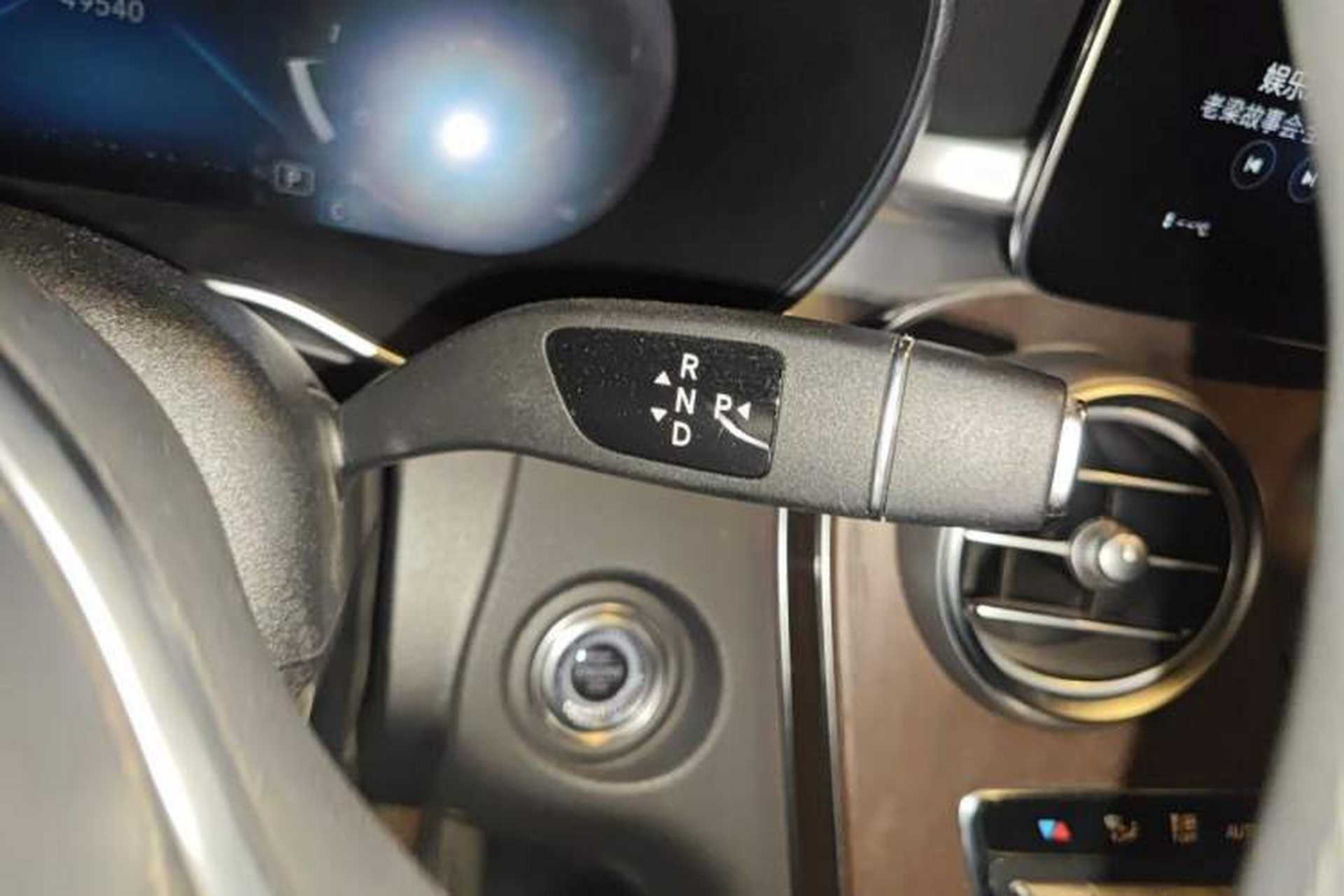 Used Mercedes-Benz GLC 2022 Facelift GLC 260 L 4MATIC Luxury Edition Gear Lever
