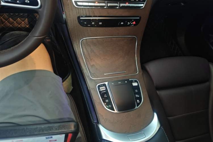 Used Mercedes-Benz GLC 2022 Refreshed GLC 300 L 4MATIC Dynamic Edition Gear Lever