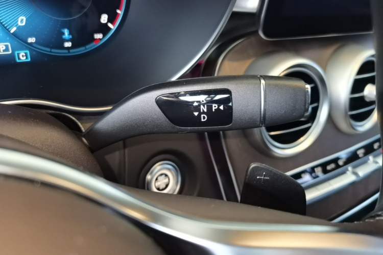 Used Mercedes-Benz GLC 2022 Facelift GLC 260 L 4MATIC Luxury Edition Gear Lever
