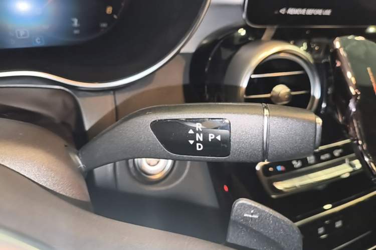 Used Mercedes-Benz GLC 2022 Facelifted GLC 260 L 4MATIC Dynamic Edition Gear Lever