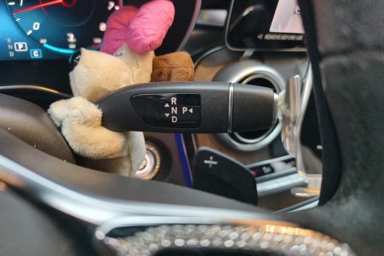 Used Mercedes-Benz GLC 2022 Second Facelift GLC 260 L 4MATIC Luxury Edition Gear Lever