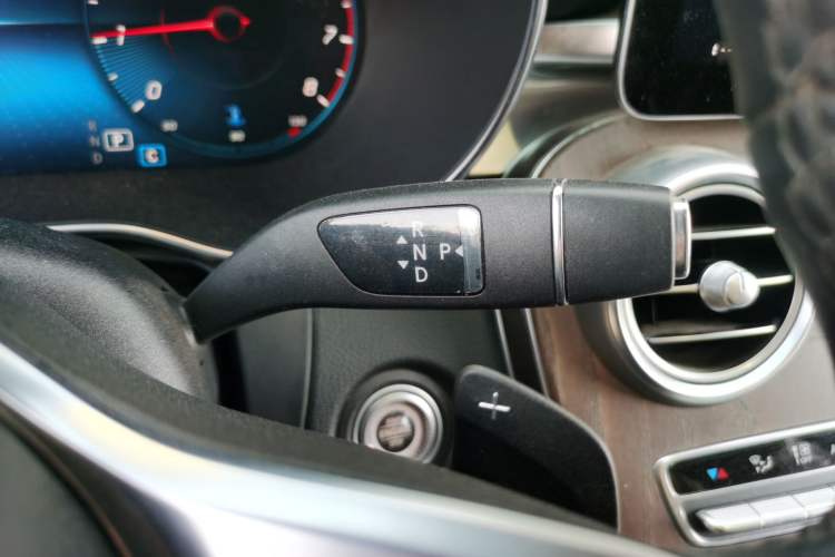 Used Mercedes-Benz GLC 2022 Second Facelift GLC 260 L 4MATIC Luxury Edition Gear Lever