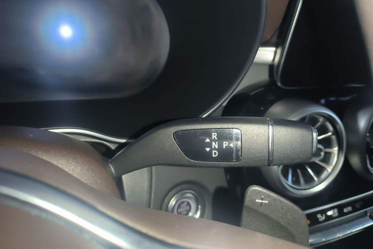 Used Mercedes-Benz GLC 2022 GLC 260 L 4MATIC Dynamic Edition Gear Lever