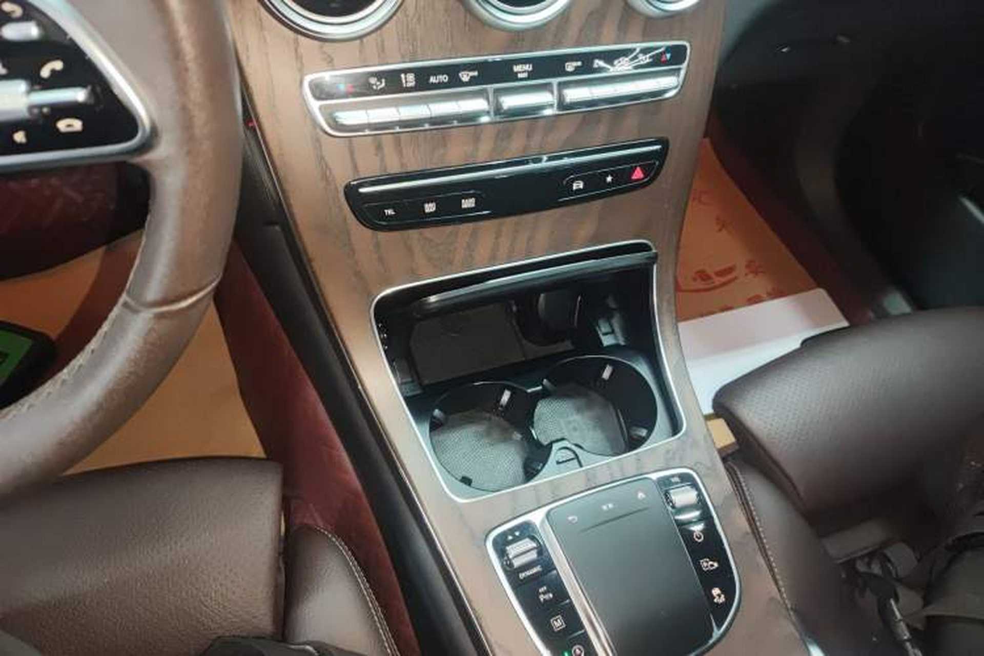 Used Mercedes-Benz GLC 2022 Second Facelift GLC 260 L 4MATIC Luxury Edition Gear Lever