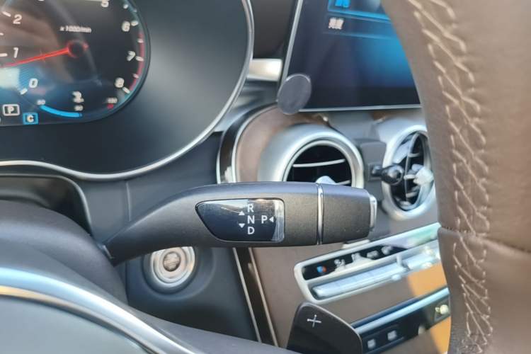 Used Mercedes-Benz GLC 2022 Facelift GLC 260 L 4MATIC Luxury Edition Gear Lever
