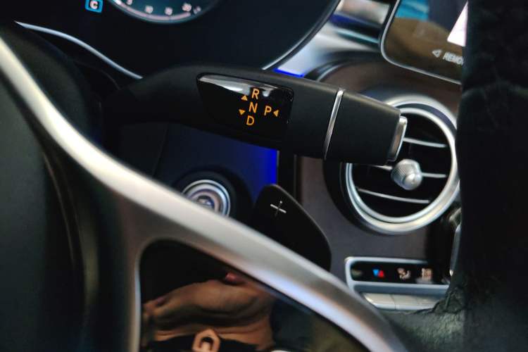 Used Mercedes-Benz GLC 2022 Facelift GLC 300 L 4MATIC Luxury Edition Gear Lever