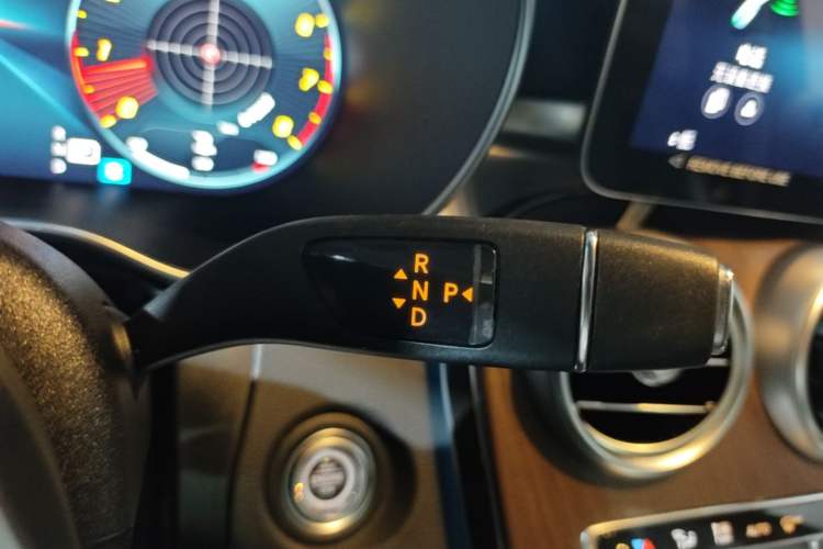 Used Mercedes-Benz GLC 2022 Second Facelift GLC 260 L 4MATIC Luxury Edition Gear Lever