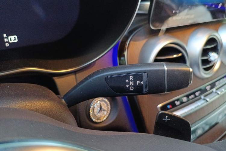 Used Mercedes-Benz GLC 2022 Refreshed GLC 300 L 4MATIC Dynamic Edition Gear Lever