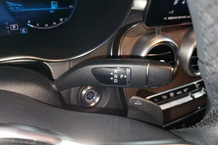 Used Mercedes-Benz GLC 2022 Facelift GLC 260 L 4MATIC Luxury Edition Gear Lever