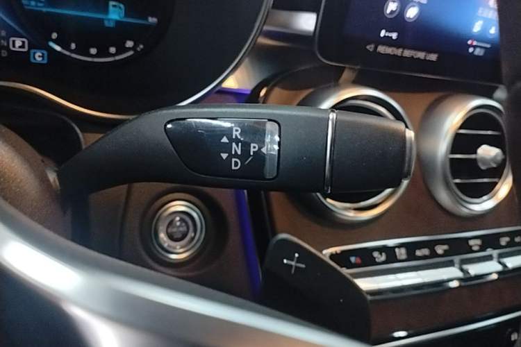 Used Mercedes-Benz GLC 2022 Refreshed GLC 300 L 4MATIC Dynamic Edition Gear Lever