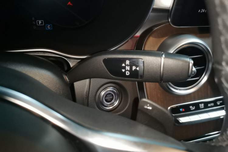 Used Mercedes-Benz GLC 2022 Refreshed GLC 300 L 4MATIC Dynamic Edition Gear Lever