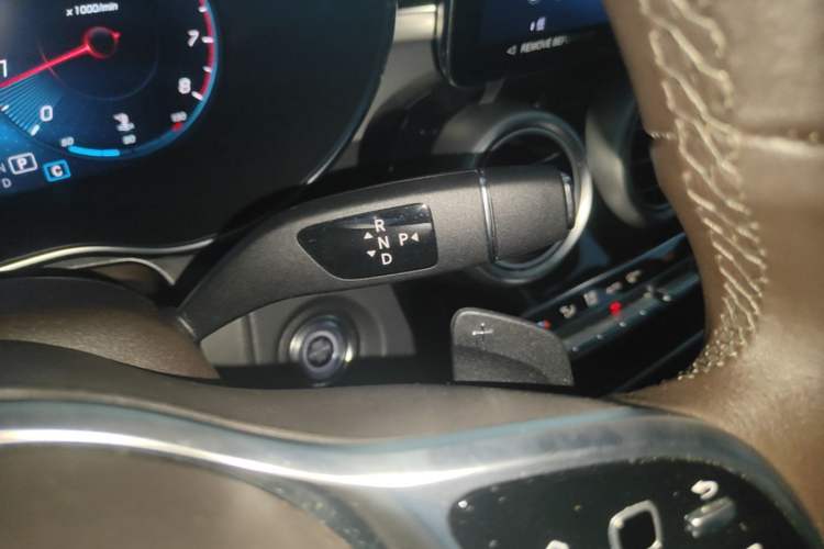 Used Mercedes-Benz GLC 2022 Facelifted GLC 260 L 4MATIC Dynamic Edition Gear Lever