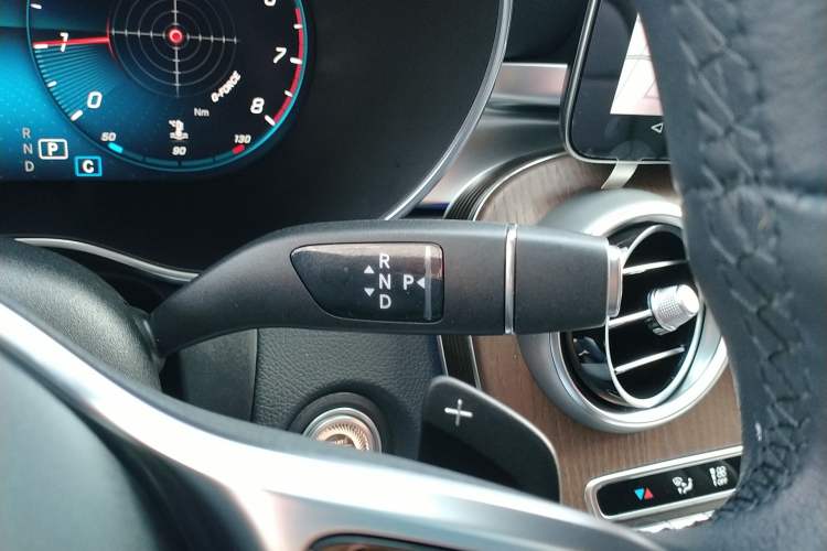 Used Mercedes-Benz GLC 2022 Facelifted GLC 300 L 4MATIC Luxury Edition Gear Lever