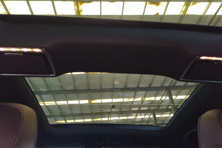 Used Mercedes-Benz GLC 2022 Refreshed GLC 300 L 4MATIC Dynamic Edition Prestige Version Headliner