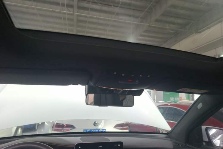 Used Mercedes-Benz GLC 2022 Facelift GLC 300 L 4MATIC Luxury Edition Headliner