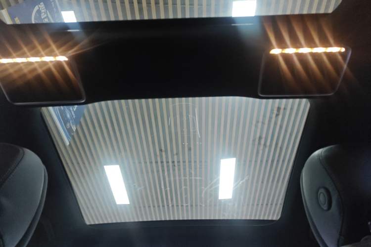 Used Mercedes-Benz GLC 2022 Facelifted GLC 260 L 4MATIC Dynamic Edition Headliner