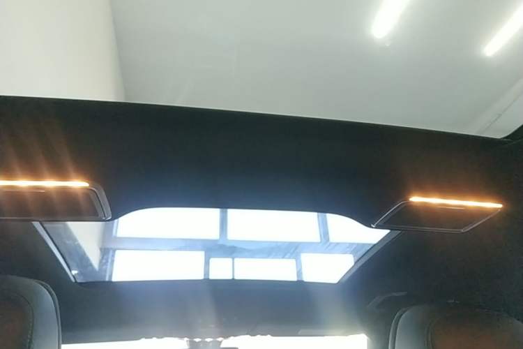 Used Mercedes-Benz GLC 2022 Second Facelift GLC 260 L 4MATIC Luxury Edition Headliner