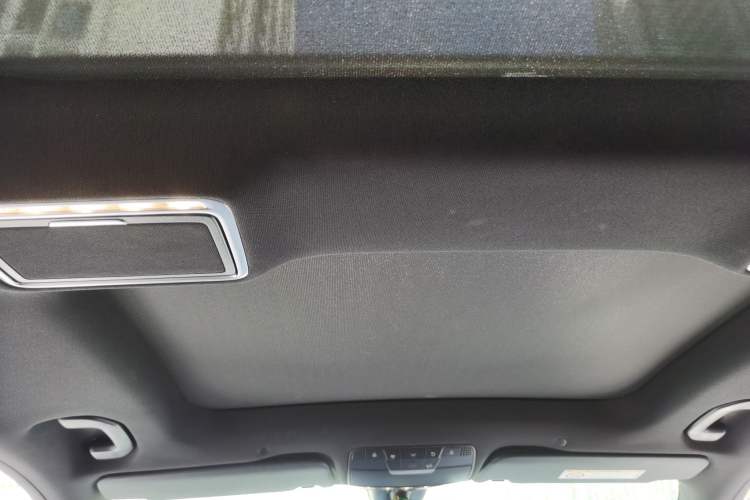 Used Mercedes-Benz GLC 2022 Second Facelift GLC 260 L 4MATIC Luxury Edition Headliner