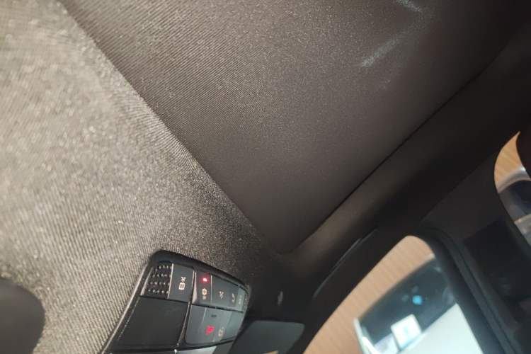 Used Mercedes-Benz GLC 2022 Second Facelift GLC 260 L 4MATIC Luxury Edition Headliner