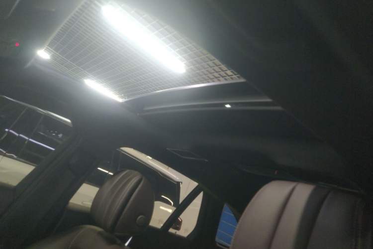 Used Mercedes-Benz GLC 2022 Second Facelift GLC 260 L 4MATIC Luxury Edition Headliner