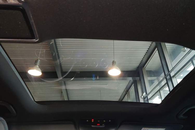 Used Mercedes-Benz GLC 2022 Second Facelift GLC 260 L 4MATIC Luxury Edition Headliner