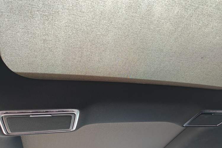 Used Mercedes-Benz GLC 2022 Second Facelift GLC 260 L 4MATIC Luxury Edition Headliner