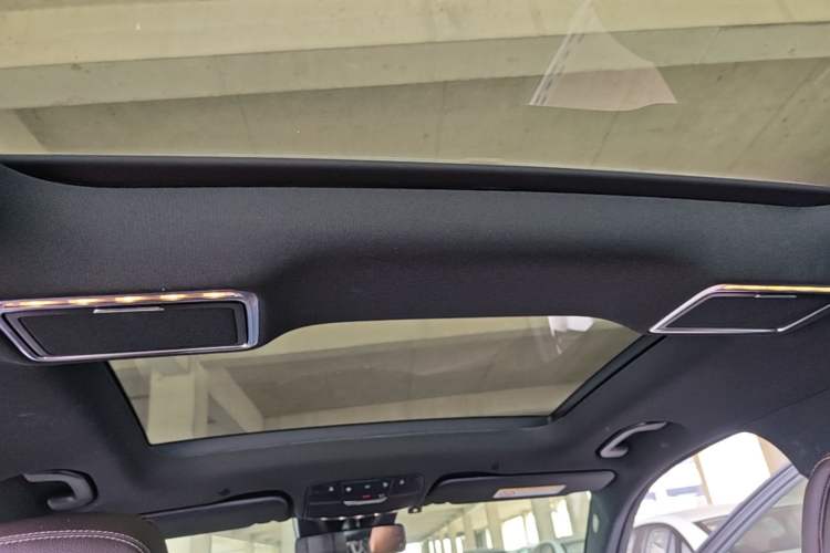 Used Mercedes-Benz GLC 2022 GLC 300 L 4MATIC Dynamic Edition Prestige Model Headliner