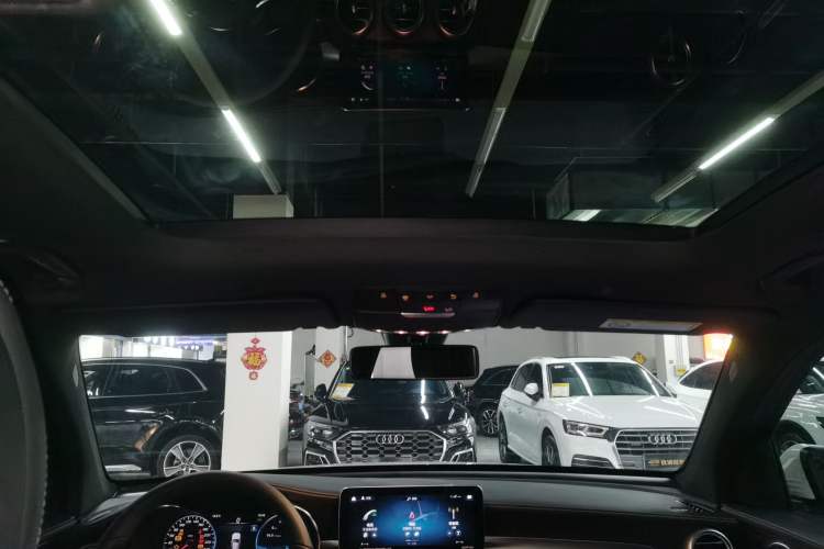 Used Mercedes-Benz GLC 2022 Facelift GLC 260 L 4MATIC Luxury Edition Headliner