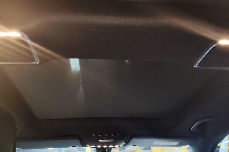 Used Mercedes-Benz GLC 2022 Second Facelift GLC 260 L 4MATIC Dynamic Edition Headliner