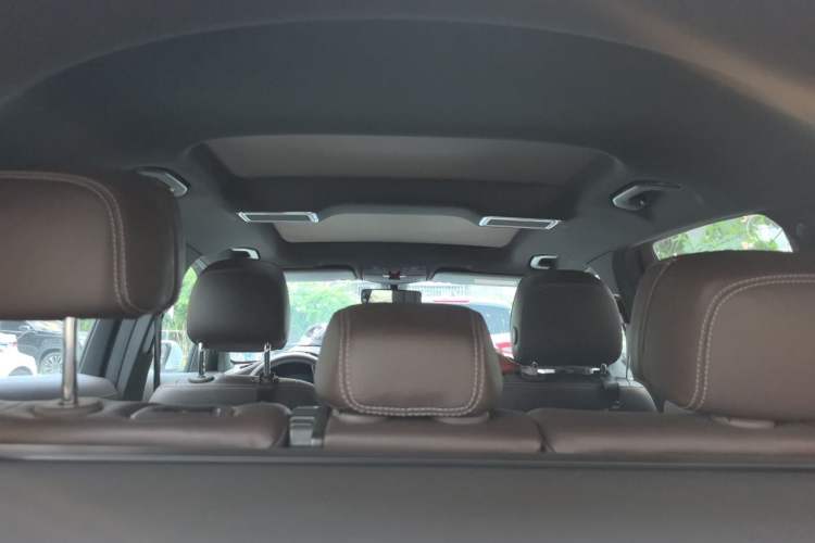 Used Mercedes-Benz GLC 2022 Second Facelift GLC 260 L 4MATIC Luxury Edition Headliner