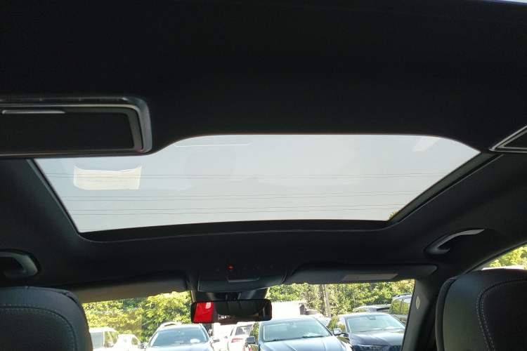 Used Mercedes-Benz GLC 2022 Facelifted GLC 300 L 4MATIC Luxury Edition Headliner