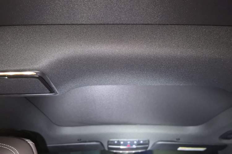 Used Mercedes-Benz GLC 2022 Second Facelift GLC 260 L 4MATIC Luxury Edition Headliner
