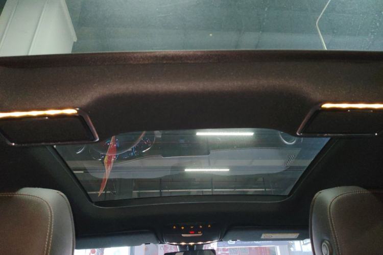 Used Mercedes-Benz GLC 2022 Second Facelift GLC 260 L 4MATIC Luxury Edition Headliner
