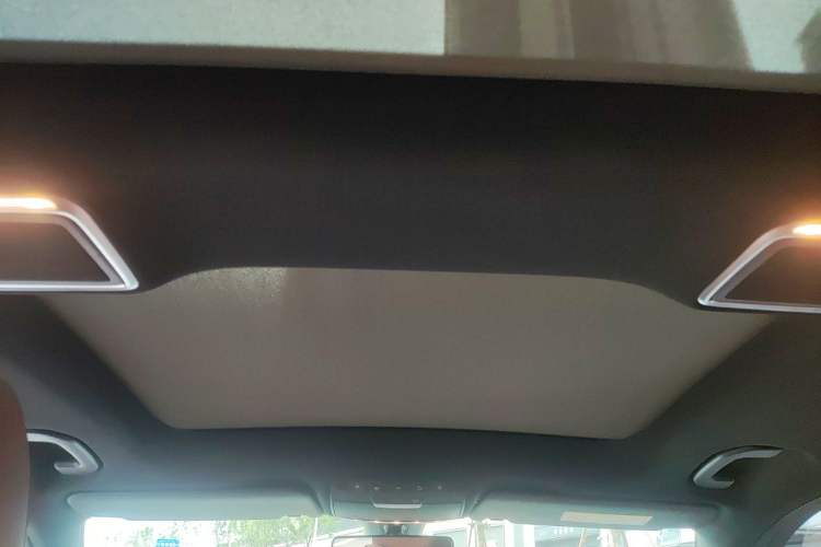 Used Mercedes-Benz GLC 2022 Facelifted GLC 260 L 4MATIC Dynamic Edition Headliner