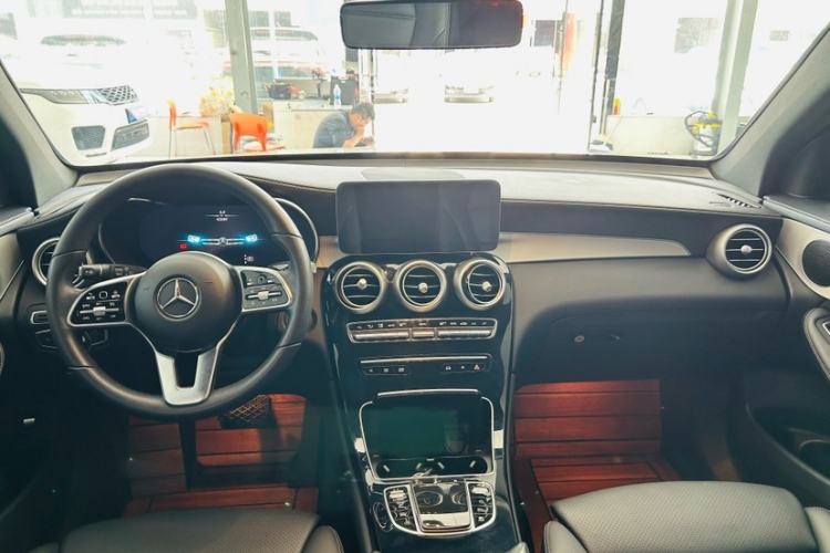 Used Mercedes-Benz GLC 2022 Facelifted GLC 260 L 4MATIC Dynamic Edition Interior 1