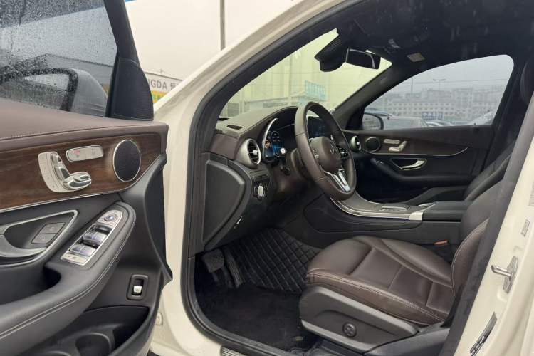 Used Mercedes-Benz GLC 2022 Refreshed GLC 300 L 4MATIC Dynamic Edition Interior 2