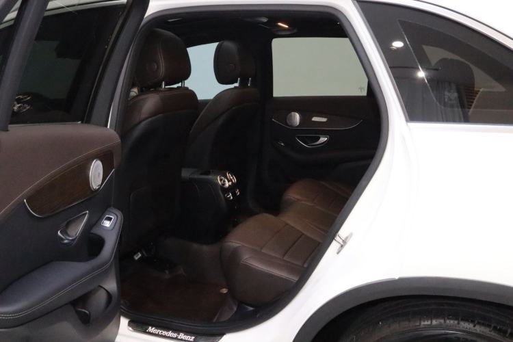 Used Mercedes-Benz GLC 2022 Second Facelift GLC 260 L 4MATIC Luxury Edition Interior 2