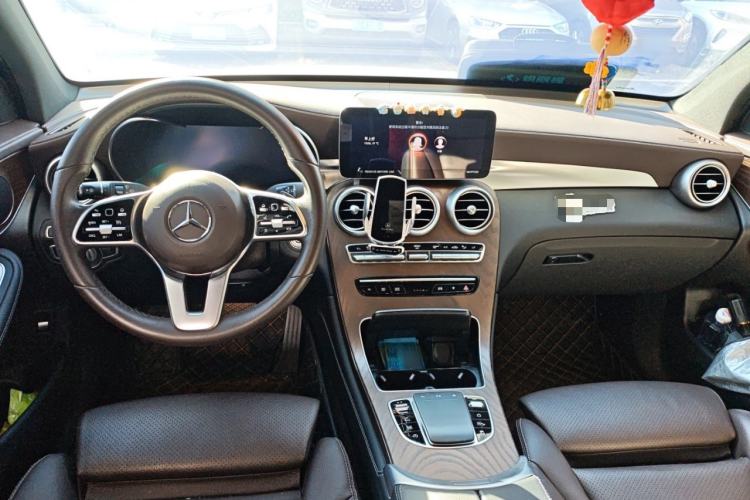 Used Mercedes-Benz GLC 2022 Refreshed GLC 300 L 4MATIC Dynamic Edition Interior 2