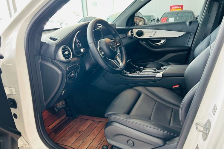 Used Mercedes-Benz GLC 2022 Facelifted GLC 260 L 4MATIC Dynamic Edition Interior 2