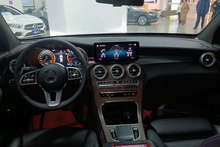 Used Mercedes-Benz GLC 2022 GLC 300 L 4MATIC Dynamic Model Interior 2