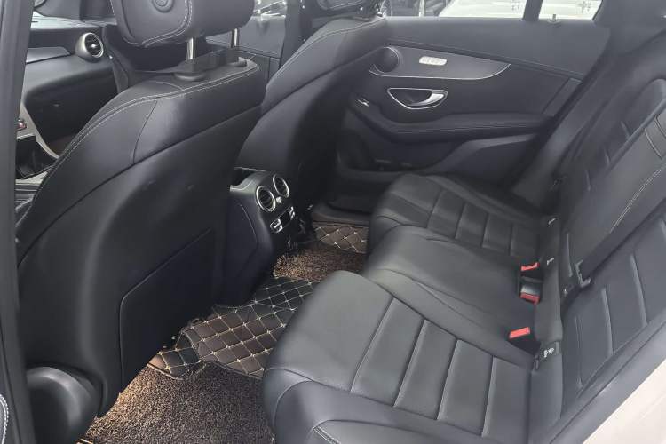 Used Mercedes-Benz GLC 2022 Second Facelift GLC 260 L 4MATIC Luxury Edition Interior 2