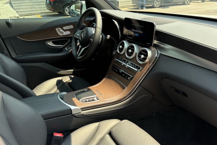Used Mercedes-Benz GLC 2022 Facelift GLC 260 L 4MATIC Luxury Edition Interior 2