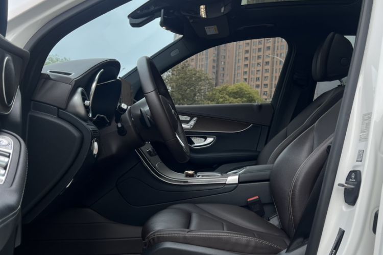 Used Mercedes-Benz GLC 2022 Second Facelift GLC 260 L 4MATIC Luxury Edition Interior 2