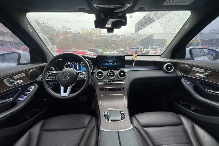 Used Mercedes-Benz GLC 2022 Refreshed GLC 300 L 4MATIC Dynamic Edition Interior 3