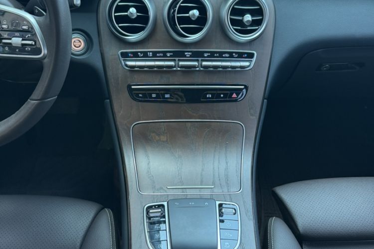 Used Mercedes-Benz GLC 2022 GLC 300 L 4MATIC Dynamic Edition Prestige Model Interior 3