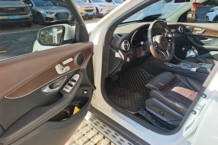 Used Mercedes-Benz GLC 2022 Refreshed GLC 300 L 4MATIC Dynamic Edition Interior 3