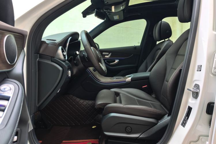 Used Mercedes-Benz GLC 2022 Second Facelift GLC 260 L 4MATIC Luxury Edition Interior 3