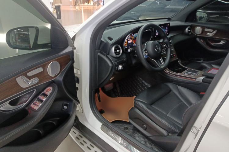 Used Mercedes-Benz GLC 2022 GLC 300 L 4MATIC Dynamic Model Interior 3